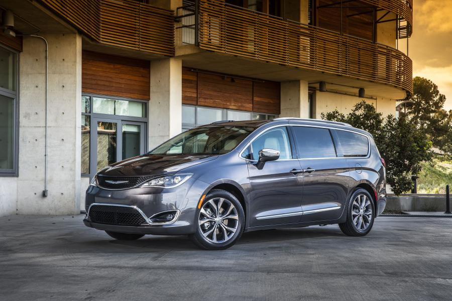  Chrysler Pacifica Limited (RU) 2016 года  (фото 28 из 40)